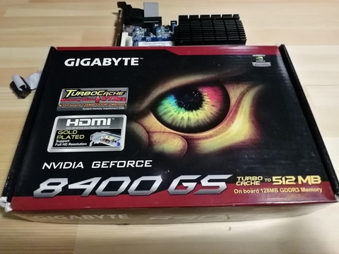 VIDIA GeForce 8400GS 512MB外箱①.jpg